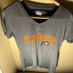 NHL Fanatics Women’s Flyers V Neck Tee Color Gray Size Large